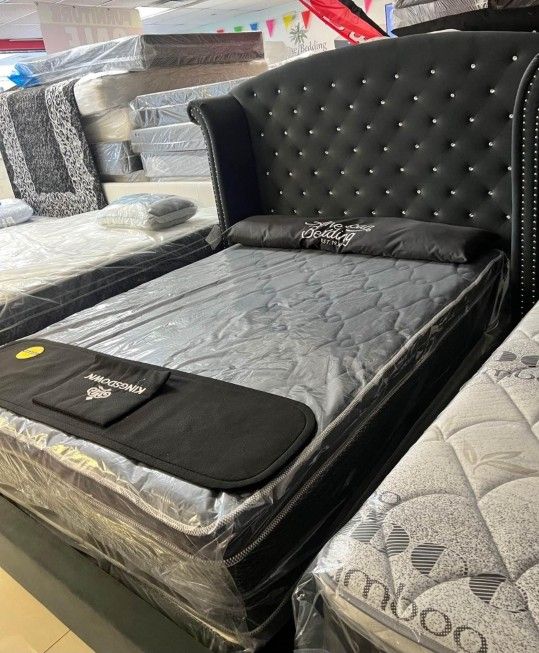 Grey Bed Queen Bed Velvet Tufted NEW