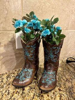Gorgeous boots vase with artificial flowers western decoration blue brown