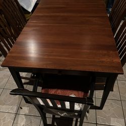 6 Chair Dining Table In really Good Condition $350