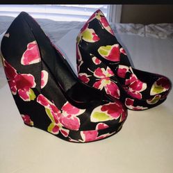 $10 ELLE WEDGE PLATFORMS. BLACK SATIN W PINK/GRERN BUTTERFLY PRINT. SIZE 6 
