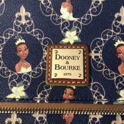 Tiana Dooney and Bourke crossbody purse