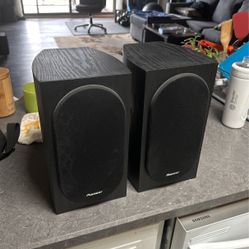 Pioneer SPBS22LR bookshelf speakers