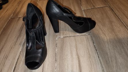 Beautiful Sets Of Woman's Shoes, Some Vintage Style, Some Newer Styles! 