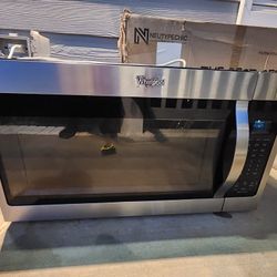 Whirlpool 1.7-cu ft 29.94-in Over-the-Range Microwave