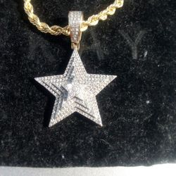 Woman's 18" 10k Gold Necklace Diamond Chip Star Pendant Back 10 Yellow Gold Set In 14 K White Gold 