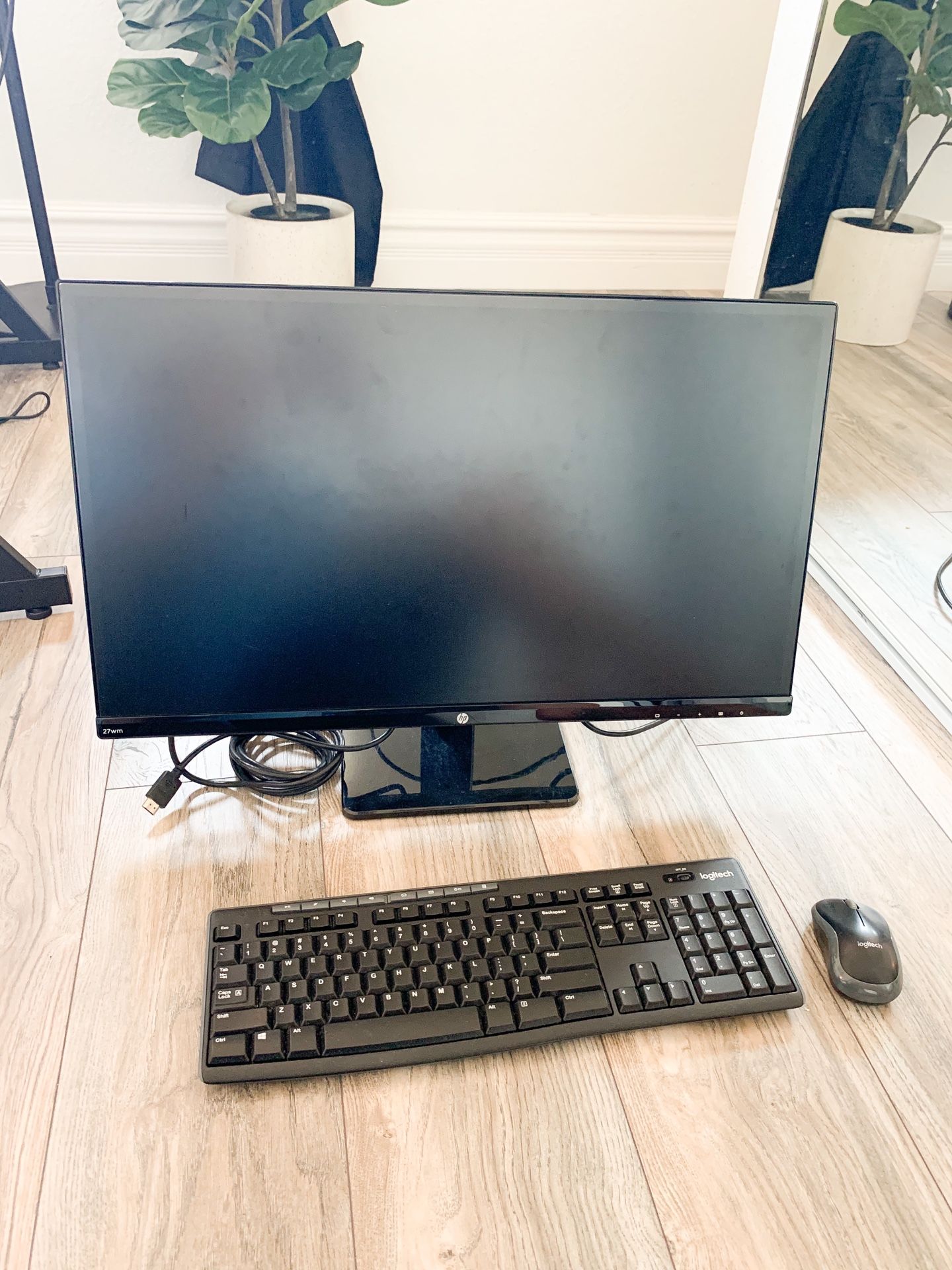 HP 27WM 27" LED Backlit IPS Monitor 1920x1080 Full HD VGA DVI-D HDMI & Logitech wireless mouse/keyboard