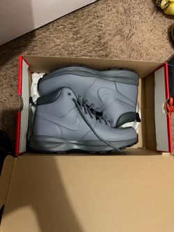 Nike Mid-Top Leather Boots Grey