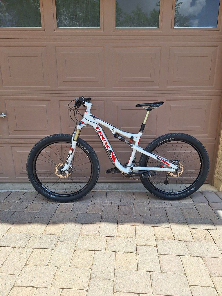 TREK SUPER FLY 100 FULL SUSPENSION 27.5 INCH LIKE NEW( CHECK MY OTHER BIKES)