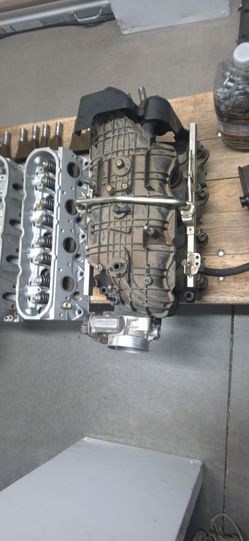 Chevy   5.3 liter  vortec  engine  top half