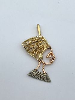 1.25" Gold Nefertiti pendant #16838