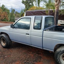 1986 nissan, hardbody. 86,000  mi clean title