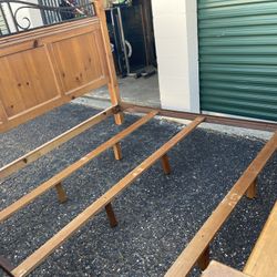 King Bed frame I Good Condition 