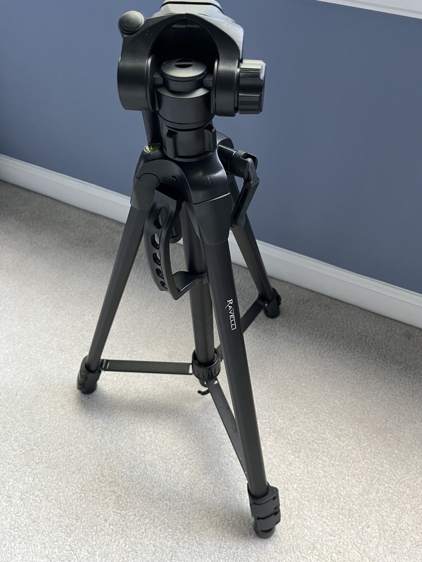 Tripod For Camera (Ravelli)