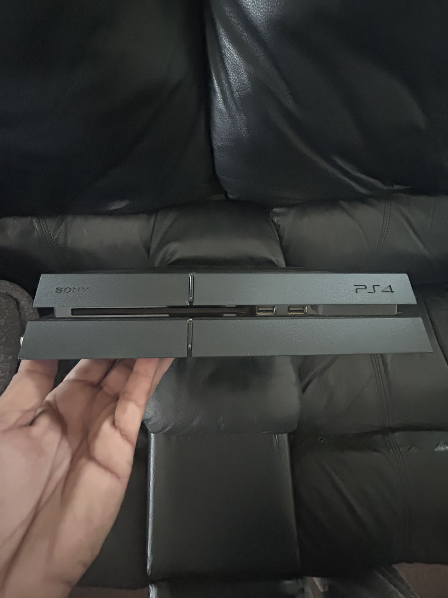 PS4 Slim 