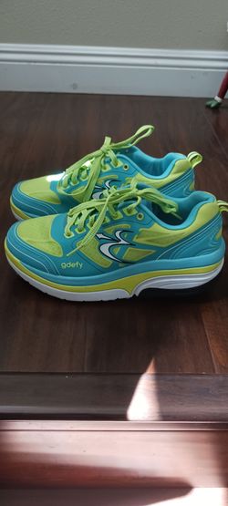 Gdefy shoes size 10