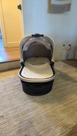Uppababy Bassinet-preowned Mint Condition
