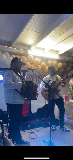 Grupo accordion y Bajoquinto