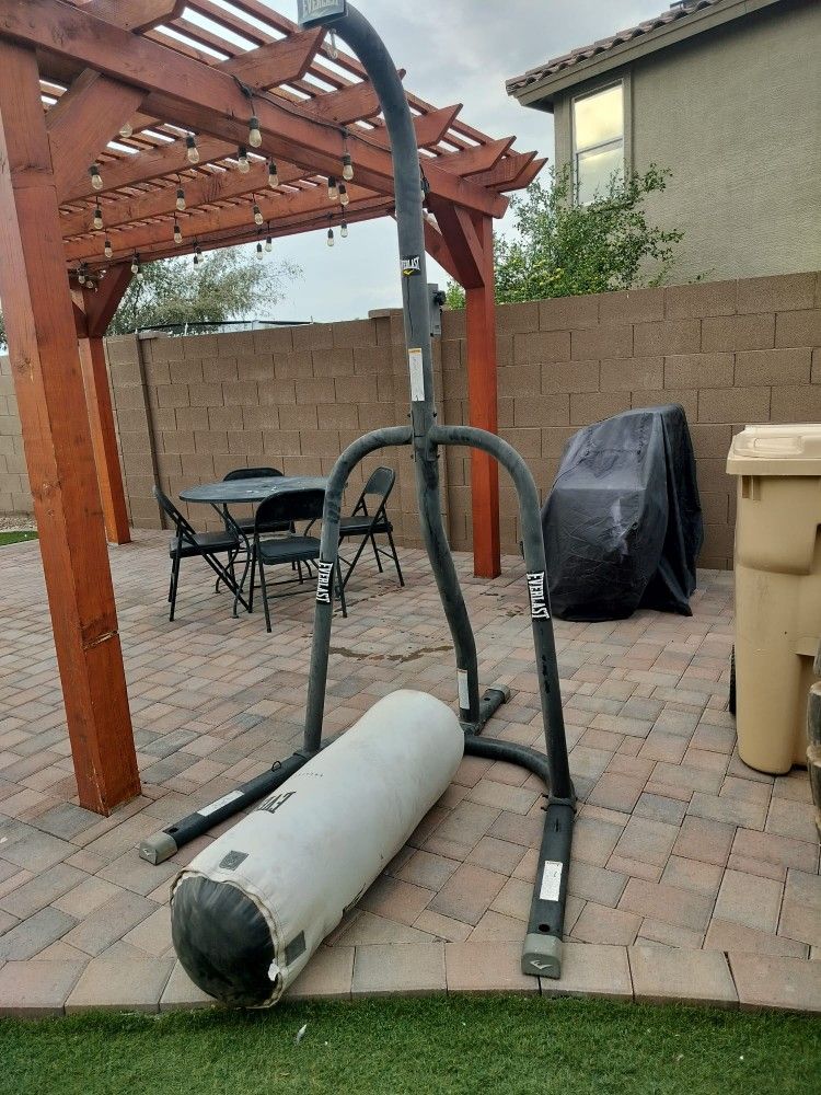 ***Free**Punching Bag And Stand