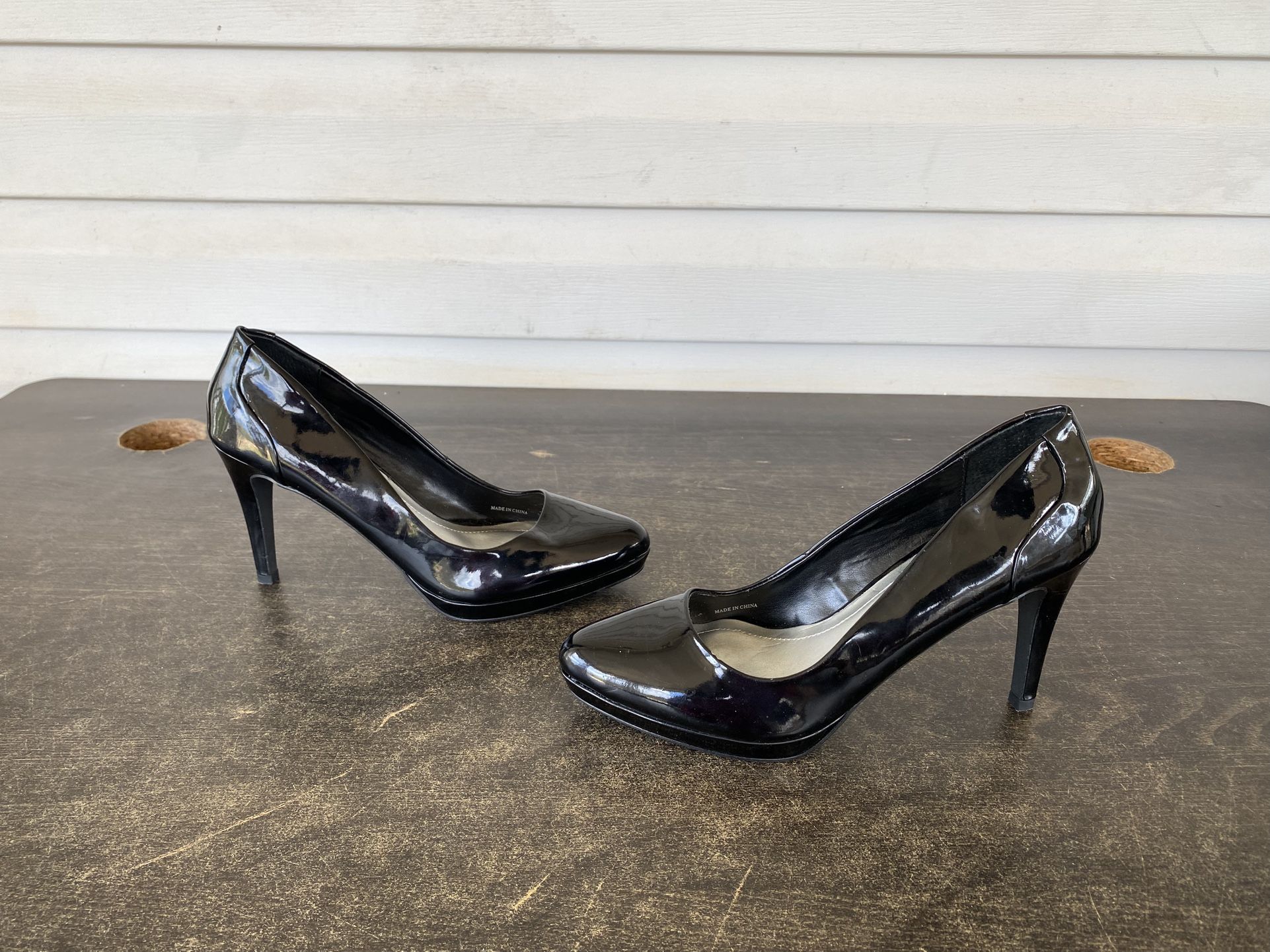 Tahari black patent leather heels size 7.5
