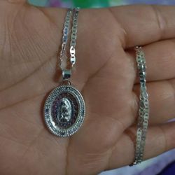 925 Sterling Silver Chain With The Pendant/Cadena Con Medalla De La Virgen De Plata 925