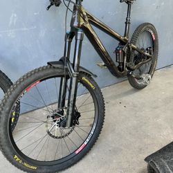 2024 Pivot Mach 6 Like New 