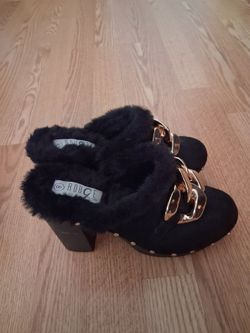 Woman's shoes