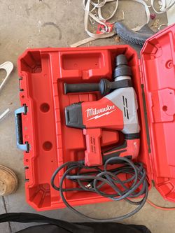 2025 used working Milwaukee 1-9/16 hammer drill with case.
