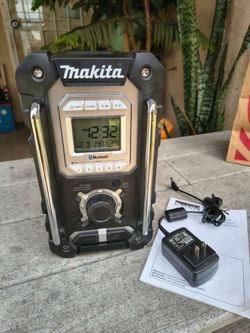 Makita Bluetooth jobsite Radio
