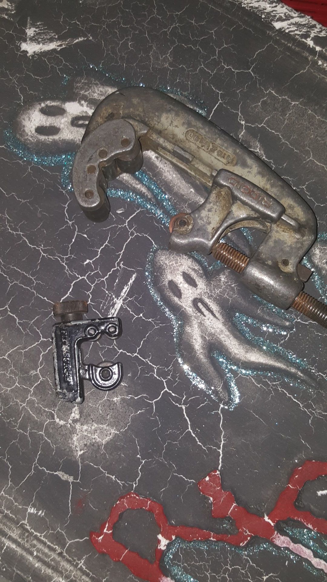 Rigid large pipe cutter