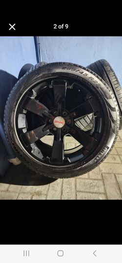 22" Oem Gmc Whit Almost New Pirelli Tires