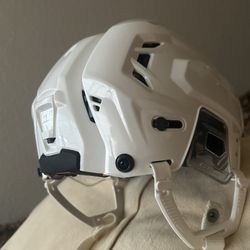 CCM Resistance 100 hockey helmet
