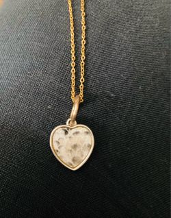 Vintage 90’s gold tone charm with chain