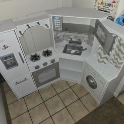 Wooden  Corner Kitchen  With LOTS of  play Food