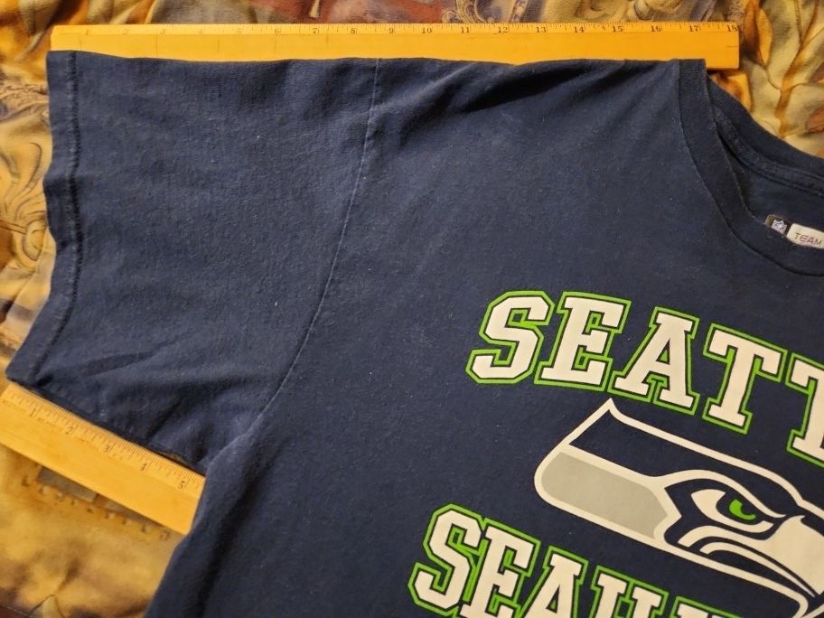 Seattle Seahawks T-Shirt Adult Men 2XL Dark Blue NFL Team Apparel Short  Sleeve for Sale in Kent, WA - OfferUp