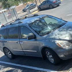 2008 Hyundai Entourage