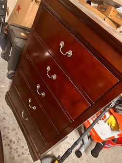 Wooden 5 Drawer Dresser