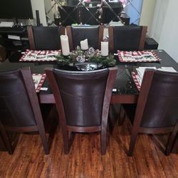 Dinning room Table (FREE)