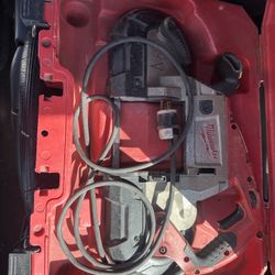 Milwaukee Deep Cut Band Saw