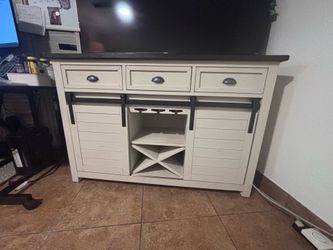 Wine bar cabinet