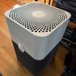 Blueair Blue Pure 211+ Air Purifier - Excellent Condition