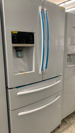 Samsung 4 Door Fridge In Glossy White 33”Wide