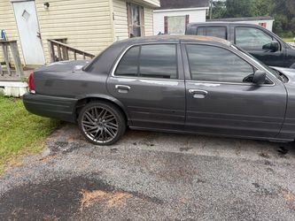 2004 Ford Crown Victoria
