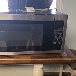 Amana 1000 watt microwave oven model AMC4322