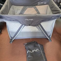 Nuna SENA playpen W Bassinette And Travel Bag 