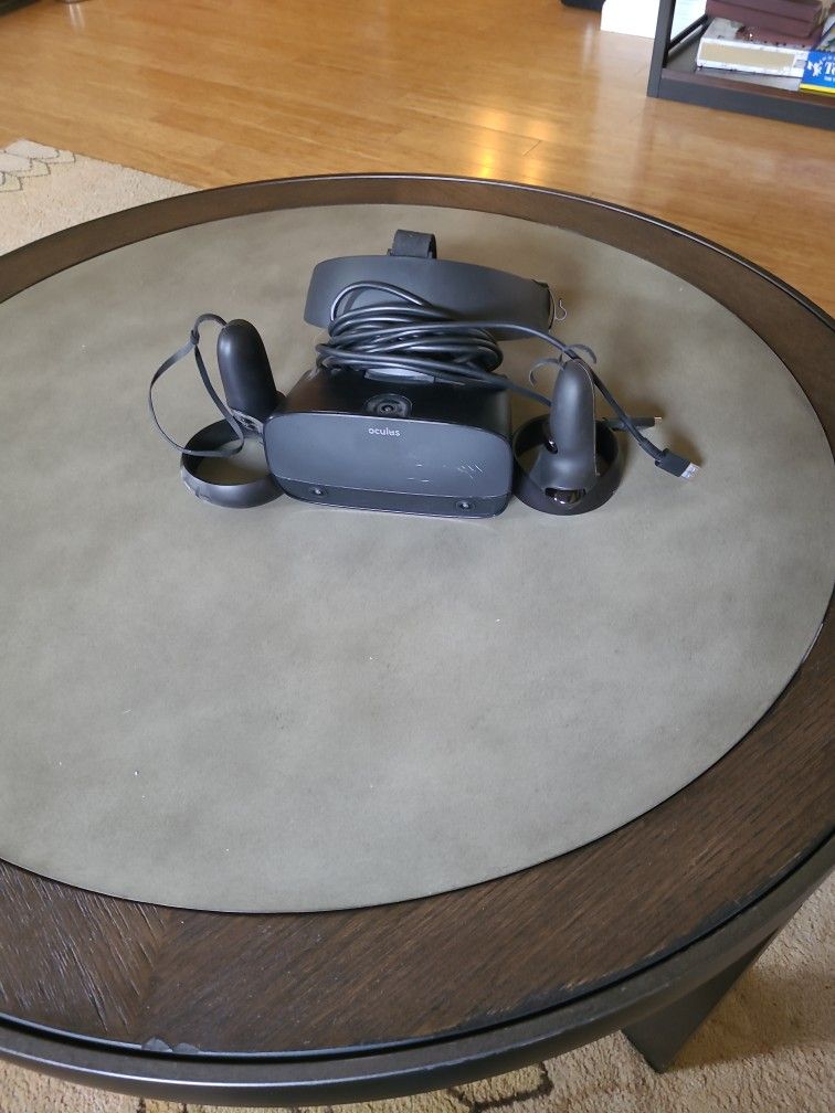 OCU LUS VR Rift S Headset + Controllers