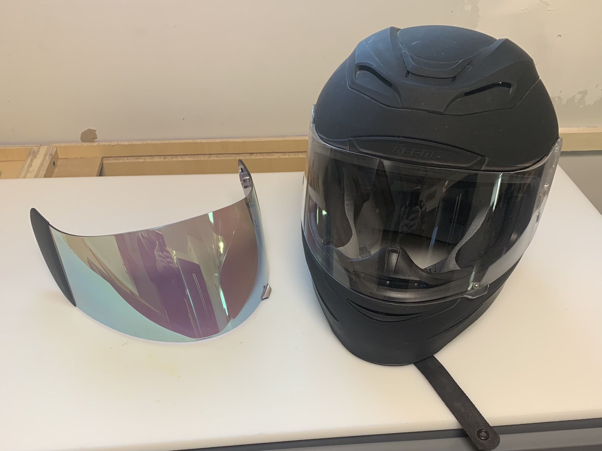 Icon Armada motorcycle helmet Size: large
