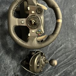 Logitech G920 Driving Force Racing Wheel with pedals and shift knob