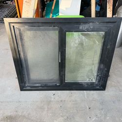 Vinyl Milgard window - black