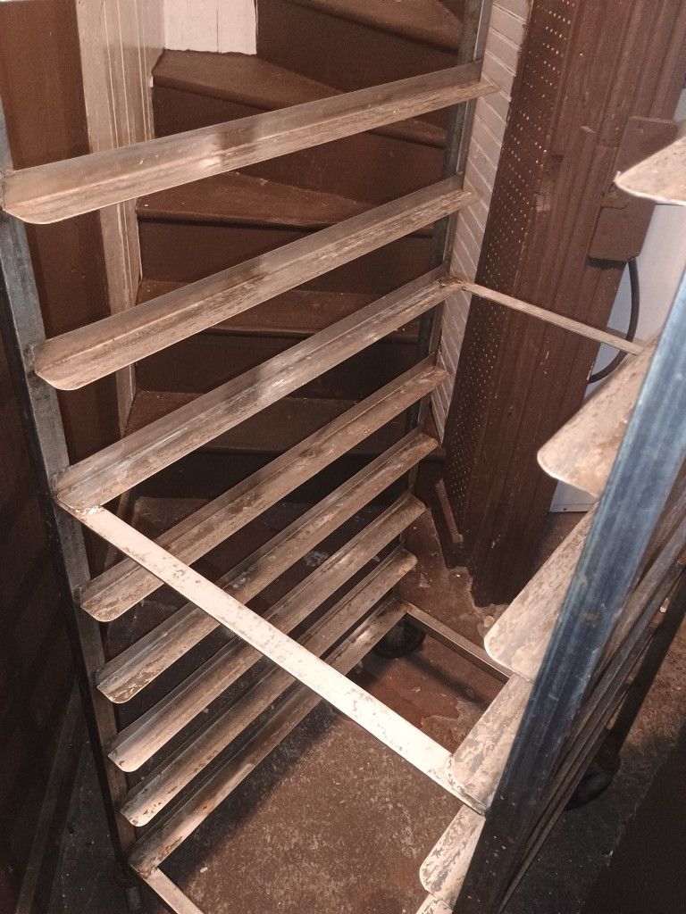 Restaurant Or Baking Tray Cart With Trays