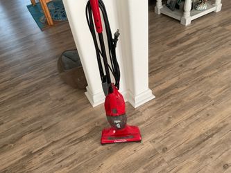 DIRT DEVIL VACUUM